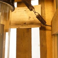 Voorwerpen Adlib\V21286-s2b.jpg; V21286; ; Ventielbuis in kistValve tube in case